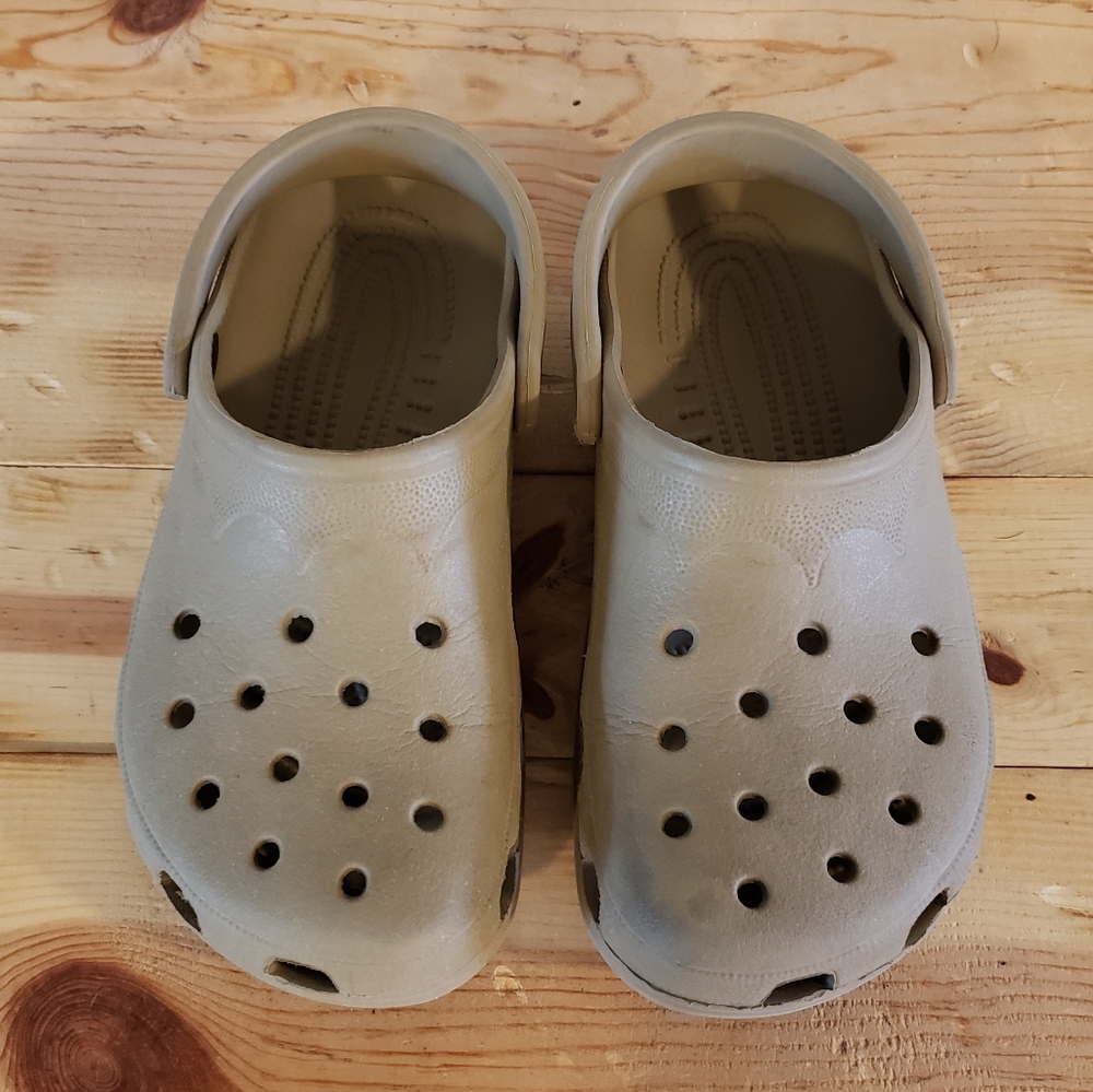 CROCS Clogs Tan Brown Size women's 6-7 men's 4-5 - Picture 4 of 9